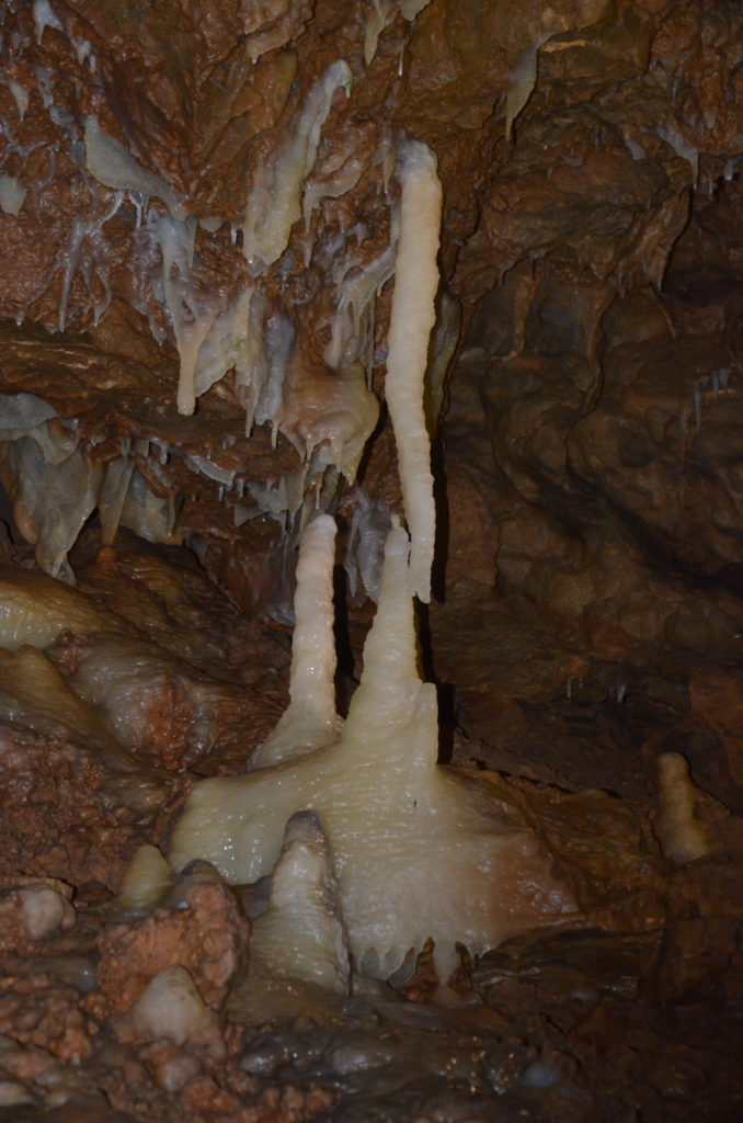 Stalactieten en stalagmieten in de gort la merveilleuse