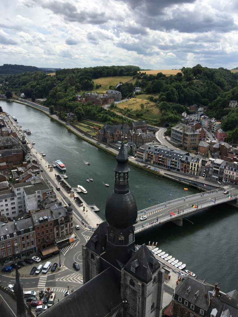 uitzicht op Dinant vanaf het terras