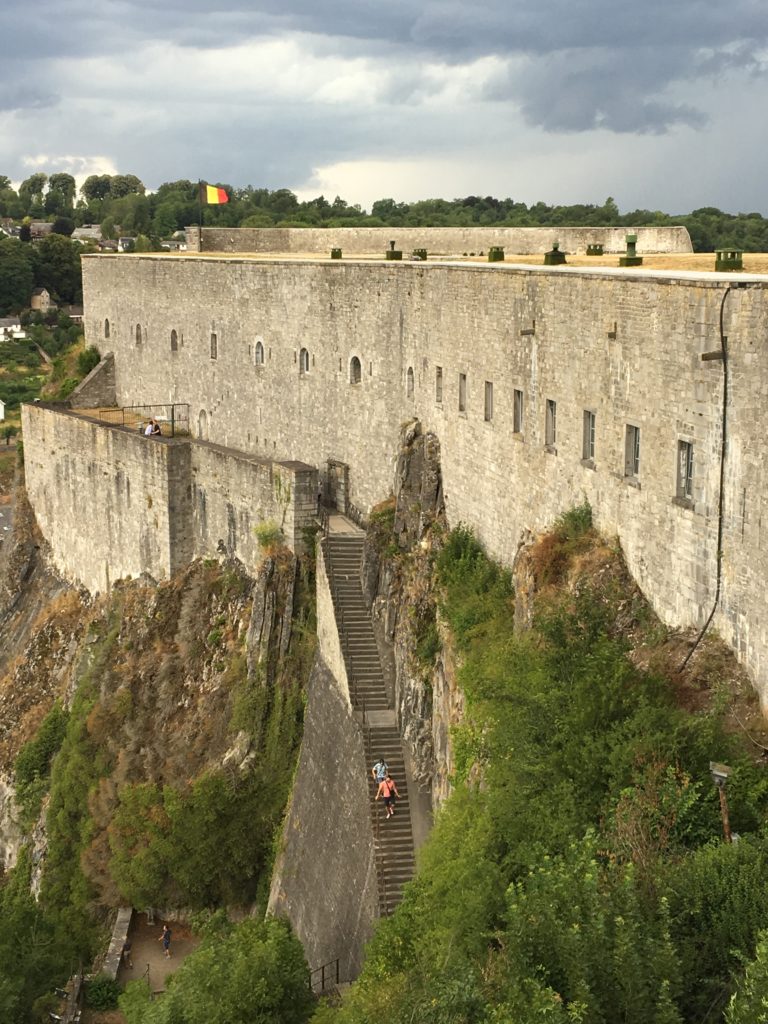 les 408 marches menant vers la citadelle de Dinant