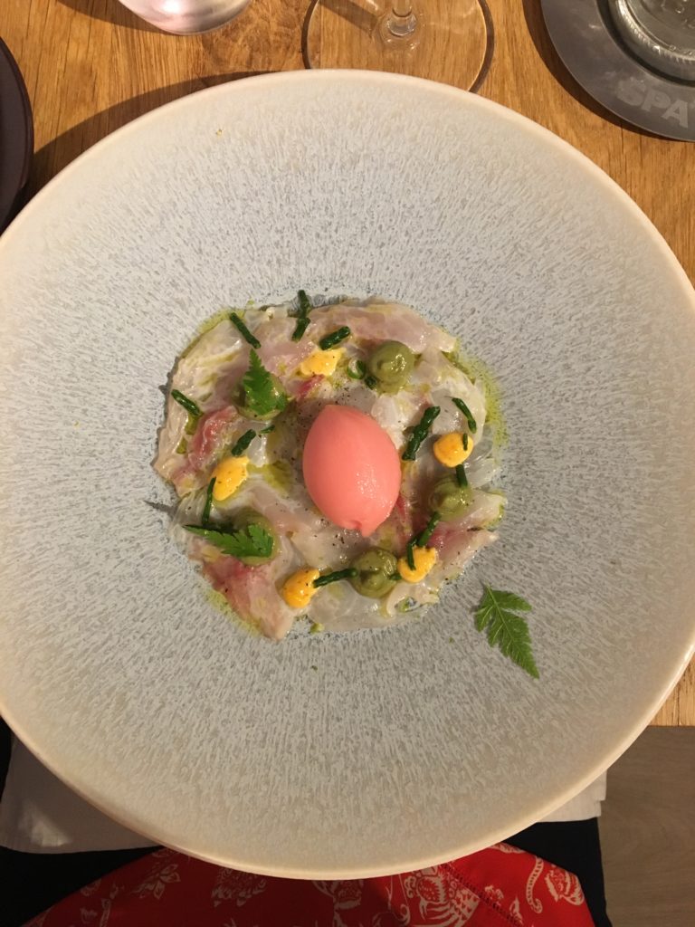 Carpaccio de daurade à la toquade, restaurant gastronomique.